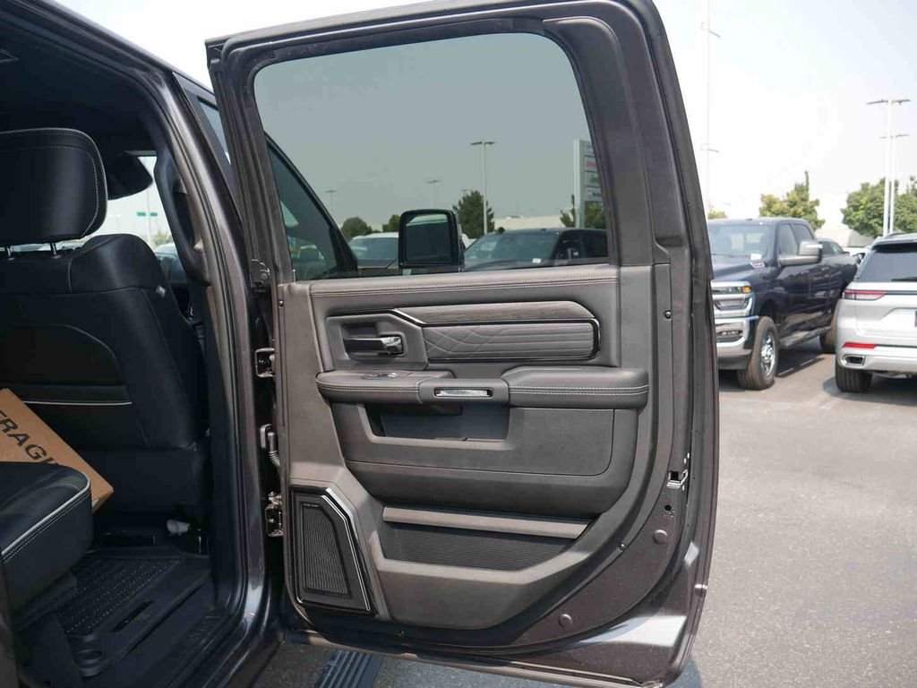 2026 RAM 3500 Limited - Photo 33