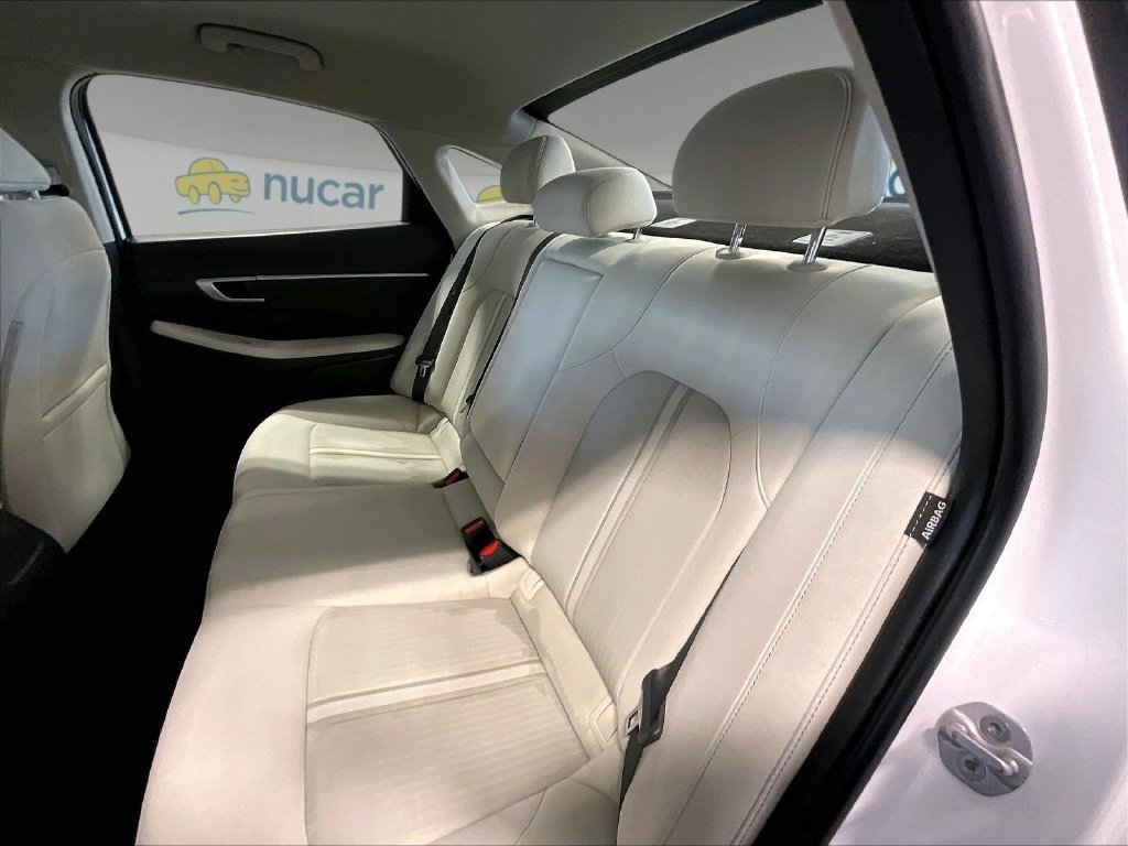 Used 2025 White Hyundai SEL image 15