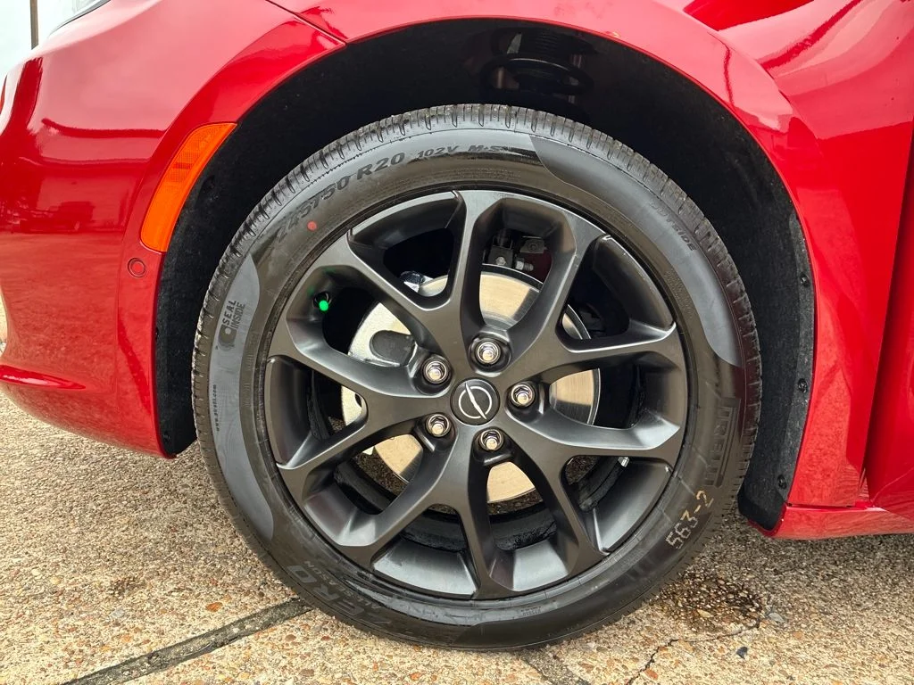 New 2026 Red Hot Pearl-Coat Exterior Paint Chrysler Select image 26