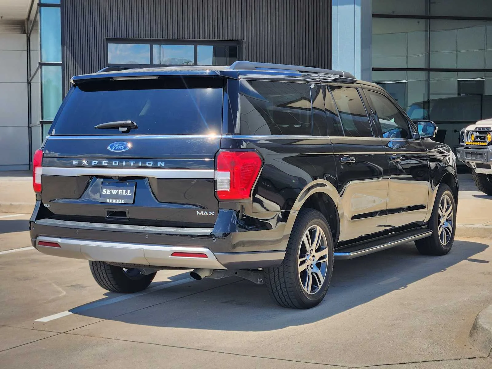 Used 2023 Agate Black Metallic Ford XLT image 6