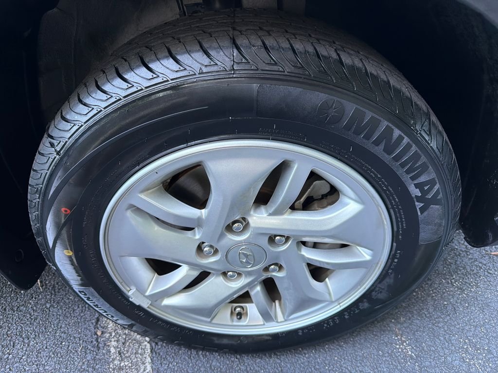Used 2021 Silver Hyundai SE image 12