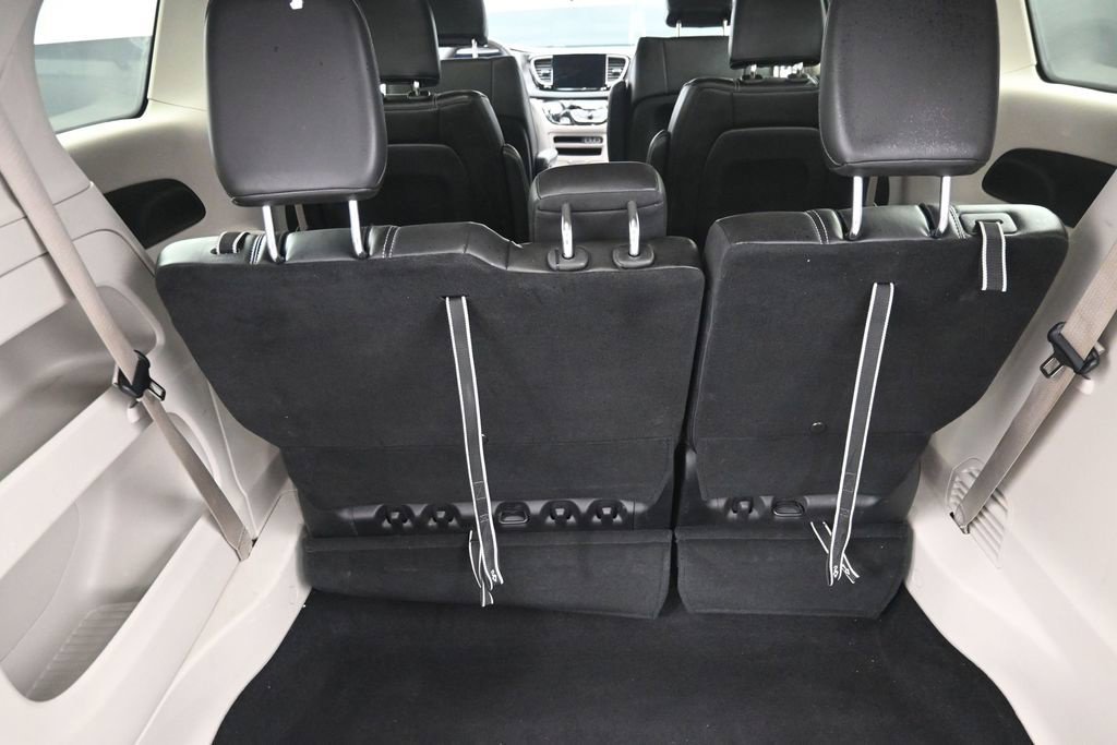 Used 2024 White Chrysler Touring L image 13
