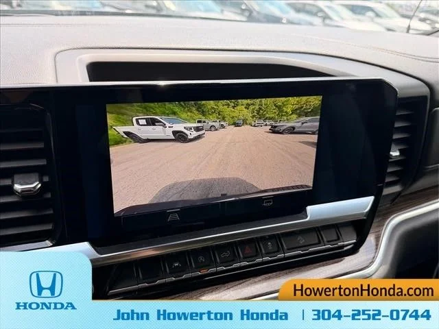 Used 2022  Chevrolet RST image 24