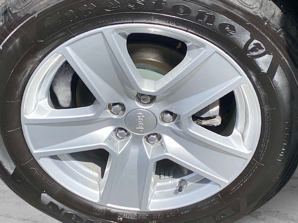 Used 2022 Black Jeep Latitude image 23
