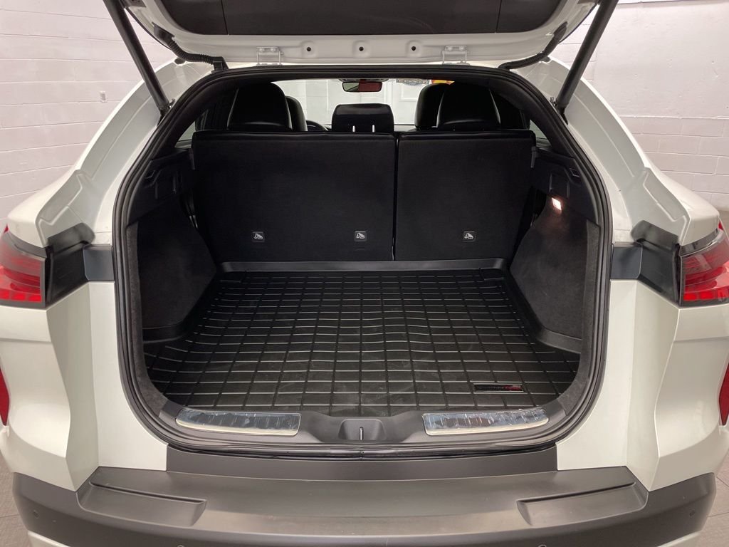 Used 2025 White INFINITI SENSORY image 24