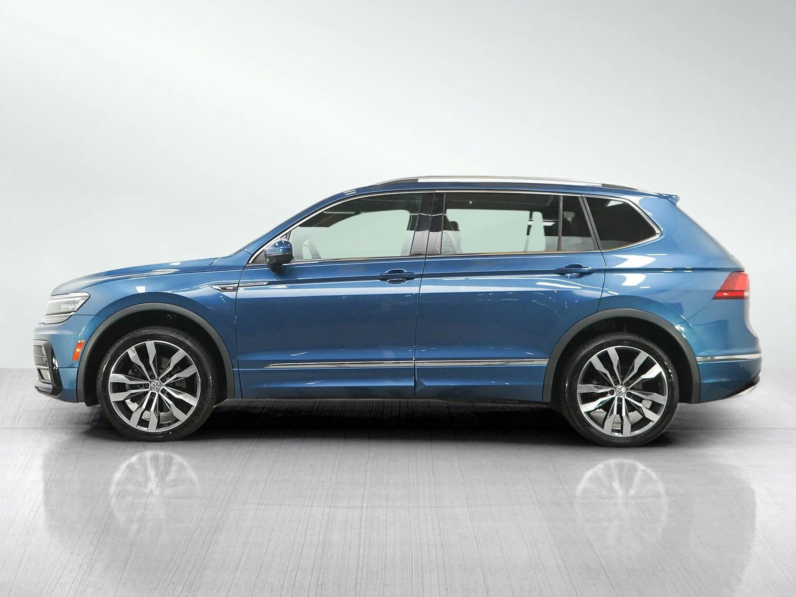 Used 2020 Volkswagen Tiguan SEL Premium R-Line with VIN 3VV4B7AX5LM071066 for sale in Hopkins, Minnesota