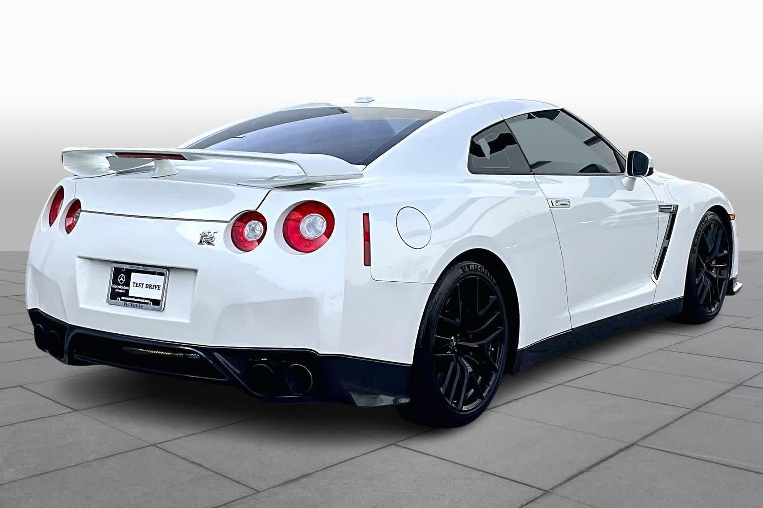 Used 2010 Pearl White Nissan Premium image 11