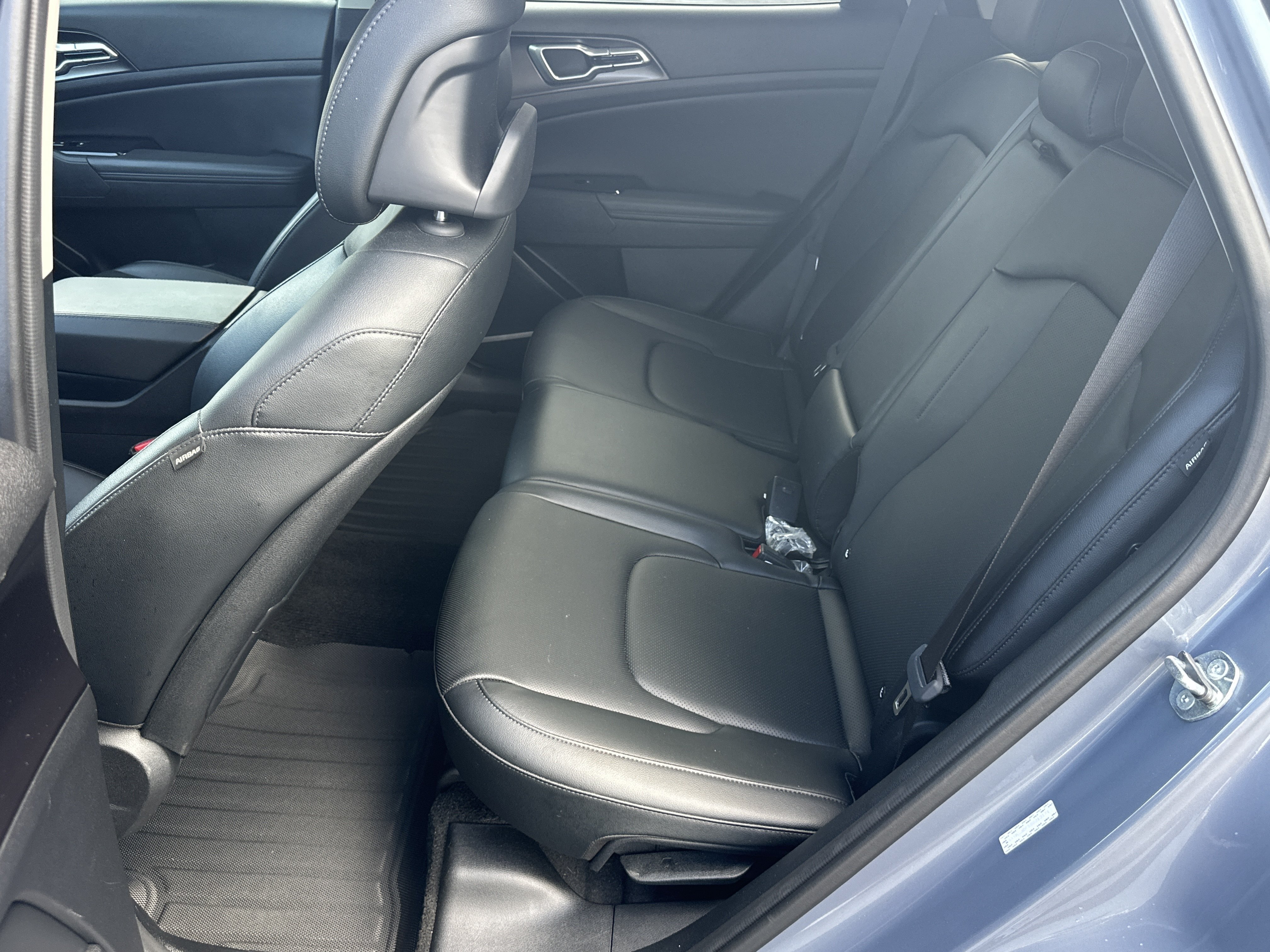 Used 2025 Everlasting Silver Kia EX image 21