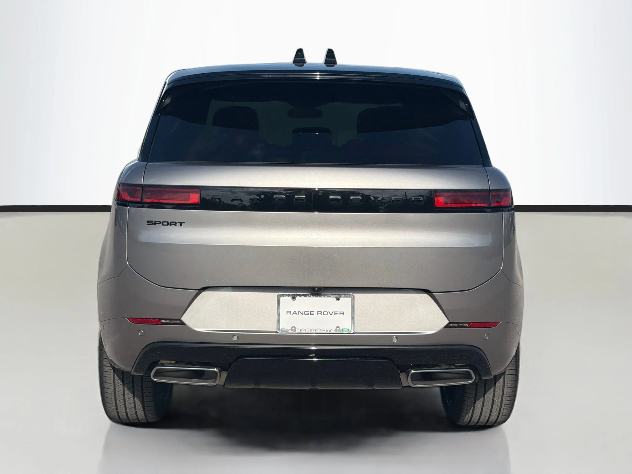 New 2026 Flux Silver Ultra Mettalic Gloss Land Rover Dynamic SE image 4