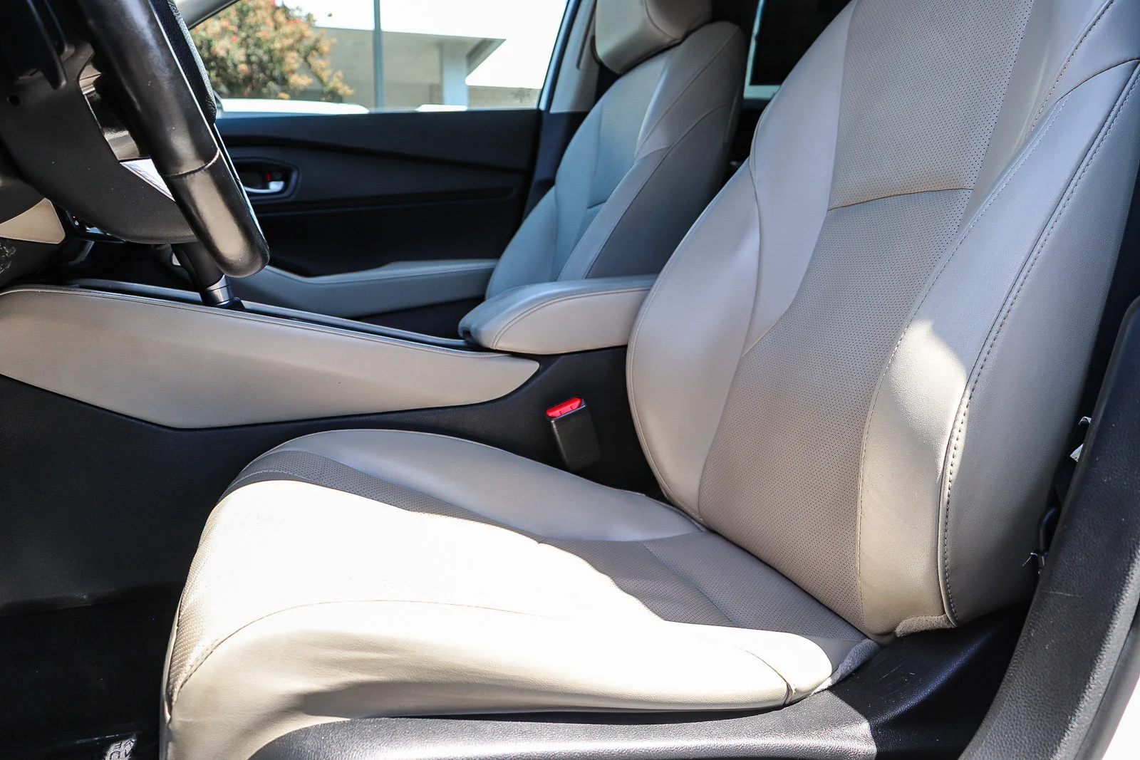 Used 2025 Platinum White Pearl Honda Touring image 28