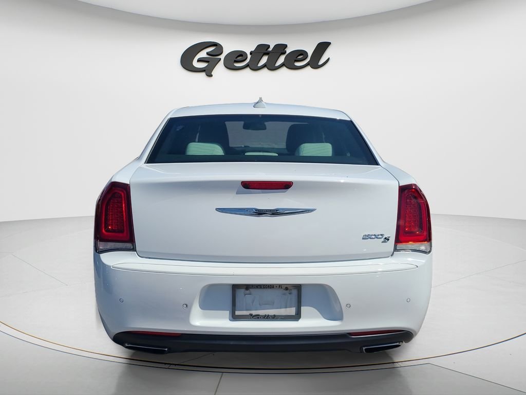 Used 2018 White Chrysler S image 6