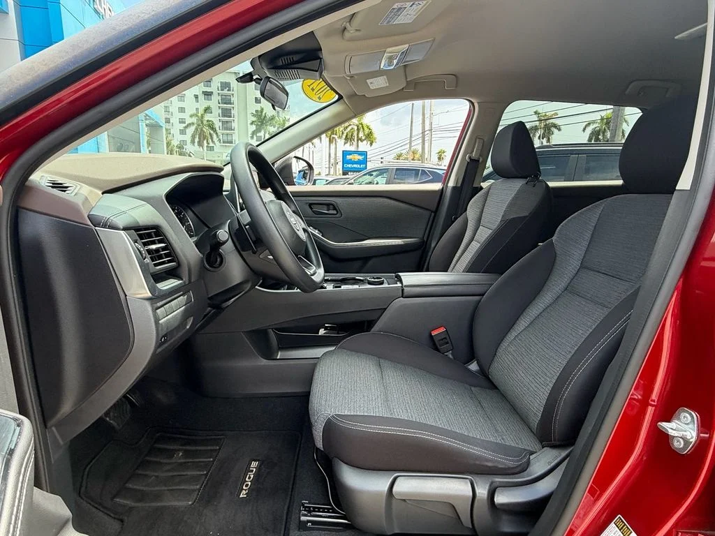 Used 2021 Red Nissan S image 9