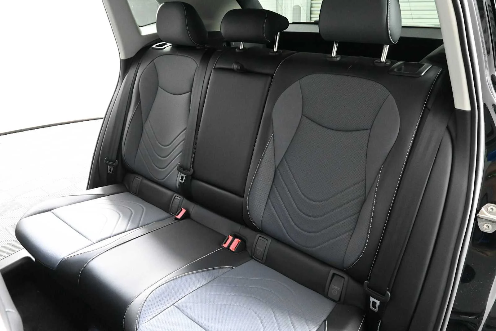New 2026 Deep Black Pearl Volkswagen SE image 14