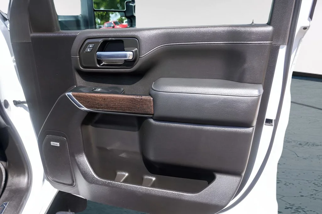 Used 2022 White GMC Denali image 33