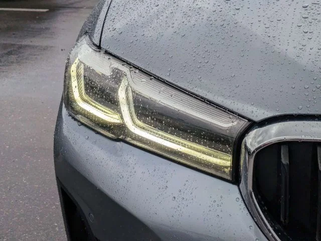 Used 2021 Bluestone Metallic BMW 530i image 9
