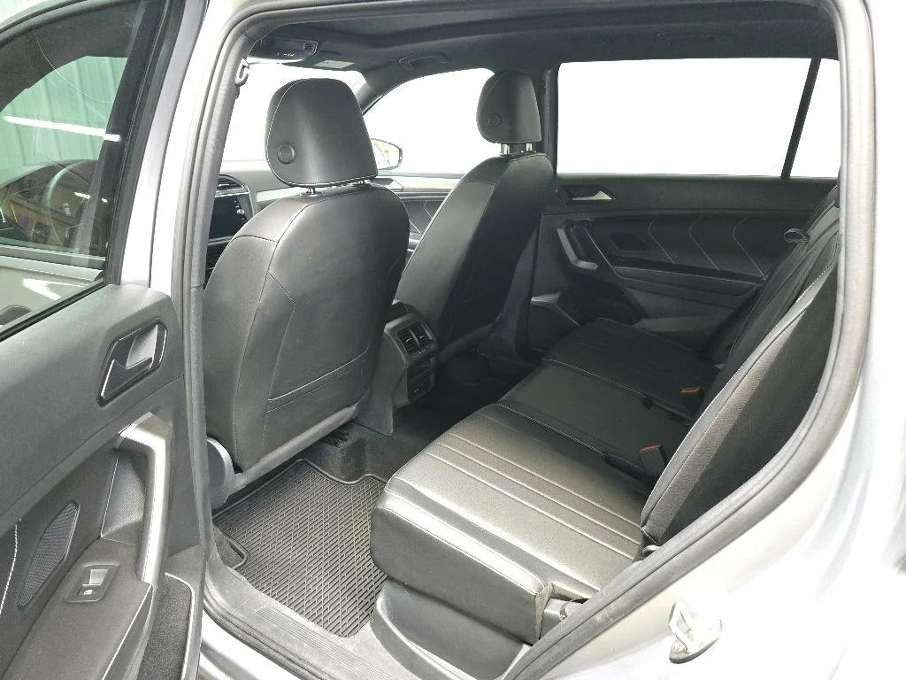 Used 2023 Silver Volkswagen 2.0T SE R-Line Black image 31