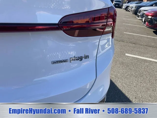 Used 2023 White Hyundai Limited image 6