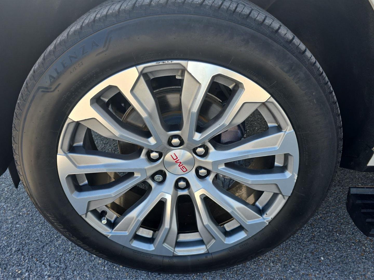 Used 2021 White Frost Tricoat GMC Denali image 24