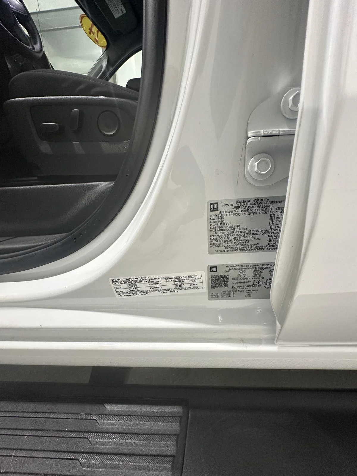 Used 2024 Summit White GMC Pro image 27