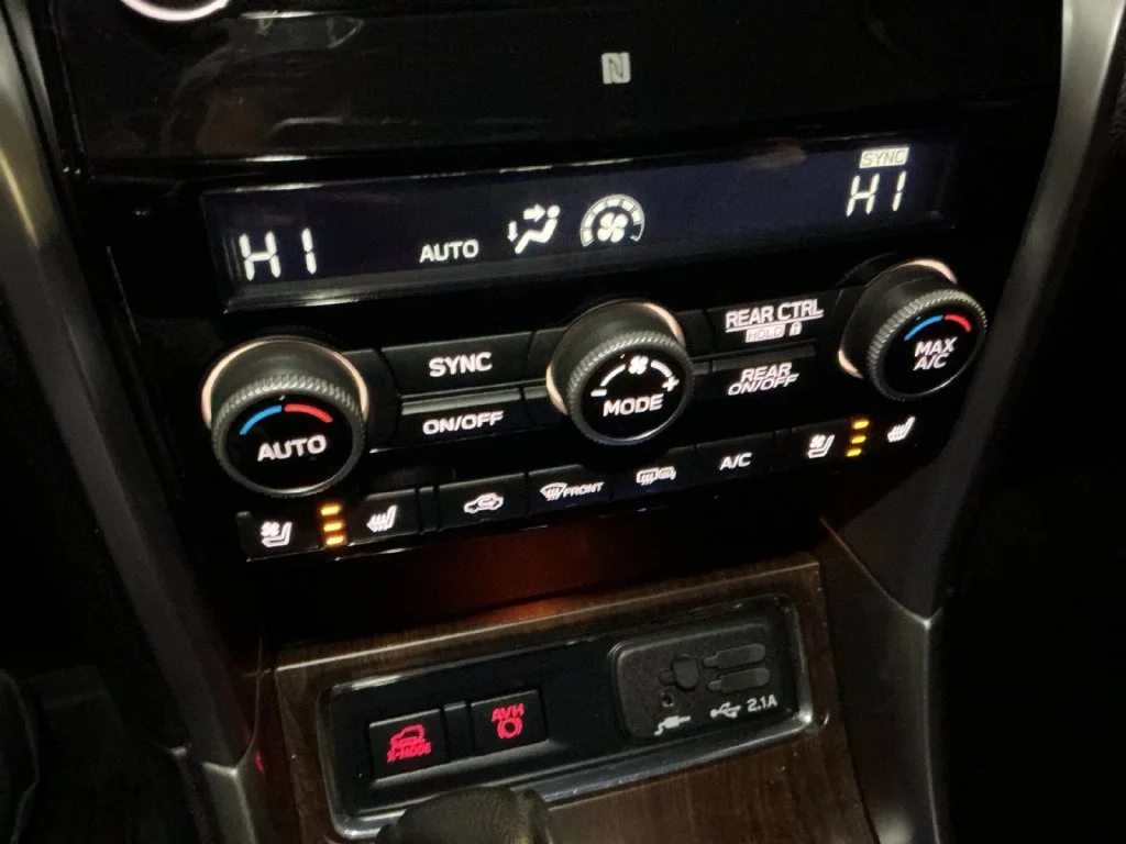 Used 2022 White Subaru Touring image 23