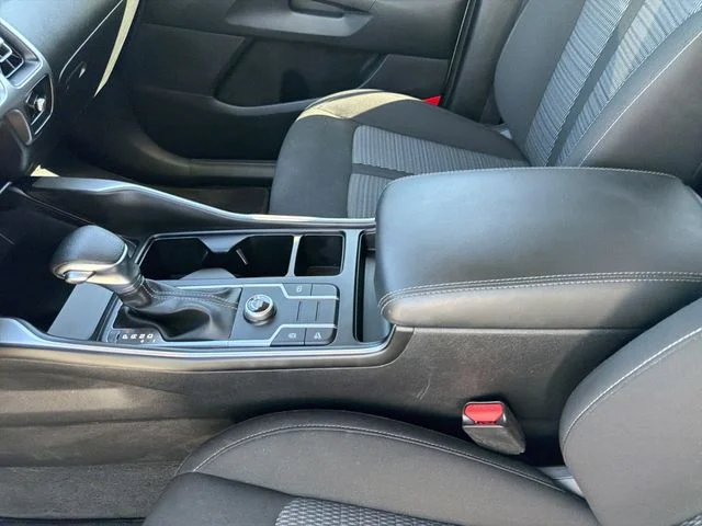 Used 2022 White Kia LX image 20