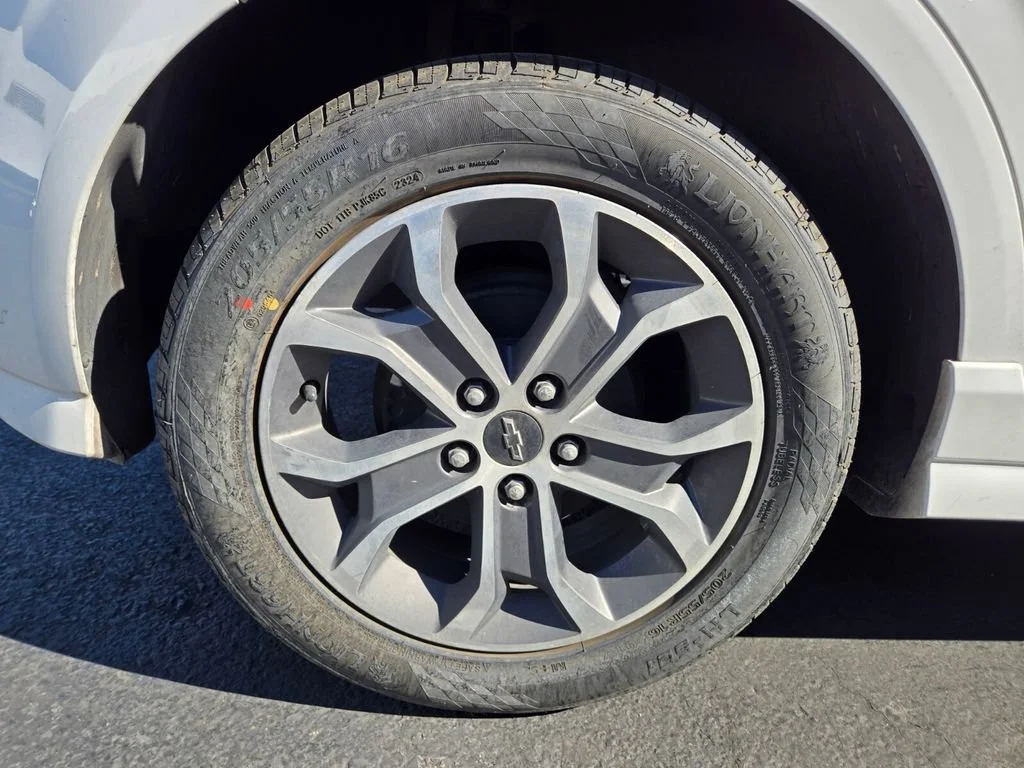 Used 2020 SUMMIT WHITE Chevrolet LT image 3