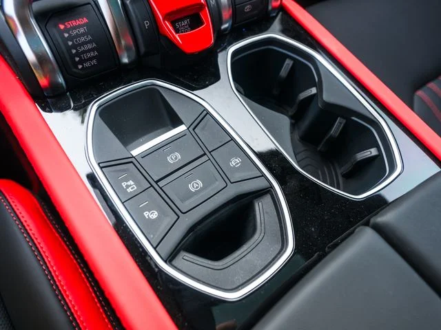 Used 2025  Lamborghini SE image 30