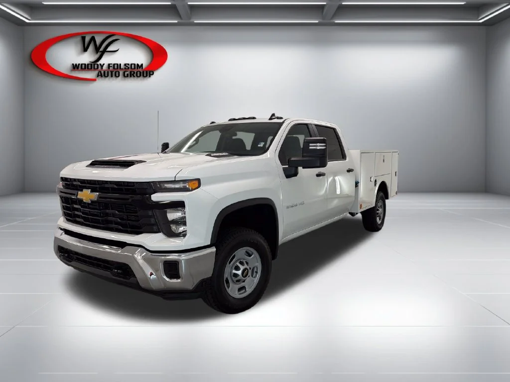 New 2026 Summit White Chevrolet WT image 3