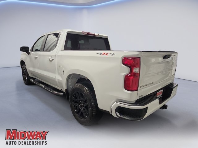 New 2026 Summit White Chevrolet RST image 3