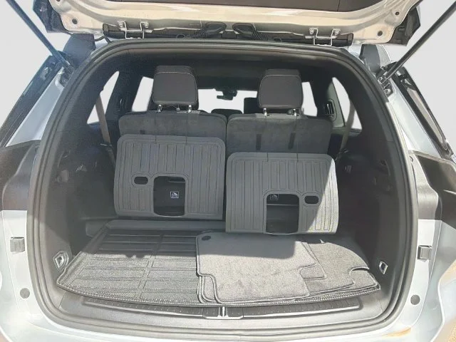 Used 2025 Silver Jeep Laredo image 12