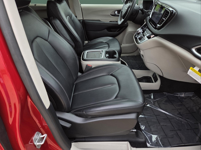 Used 2024 Red Chrysler Touring L image 36