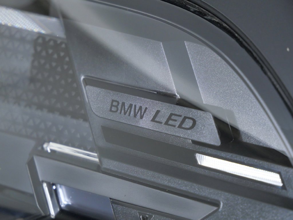 New 2027 Black Sapphire Metallic BMW xDrive40i image 4
