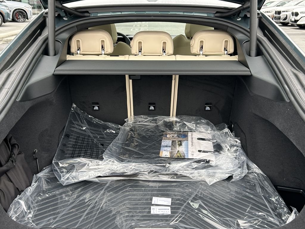New 2026 Cape York Green Metallic BMW xDrive40 image 35