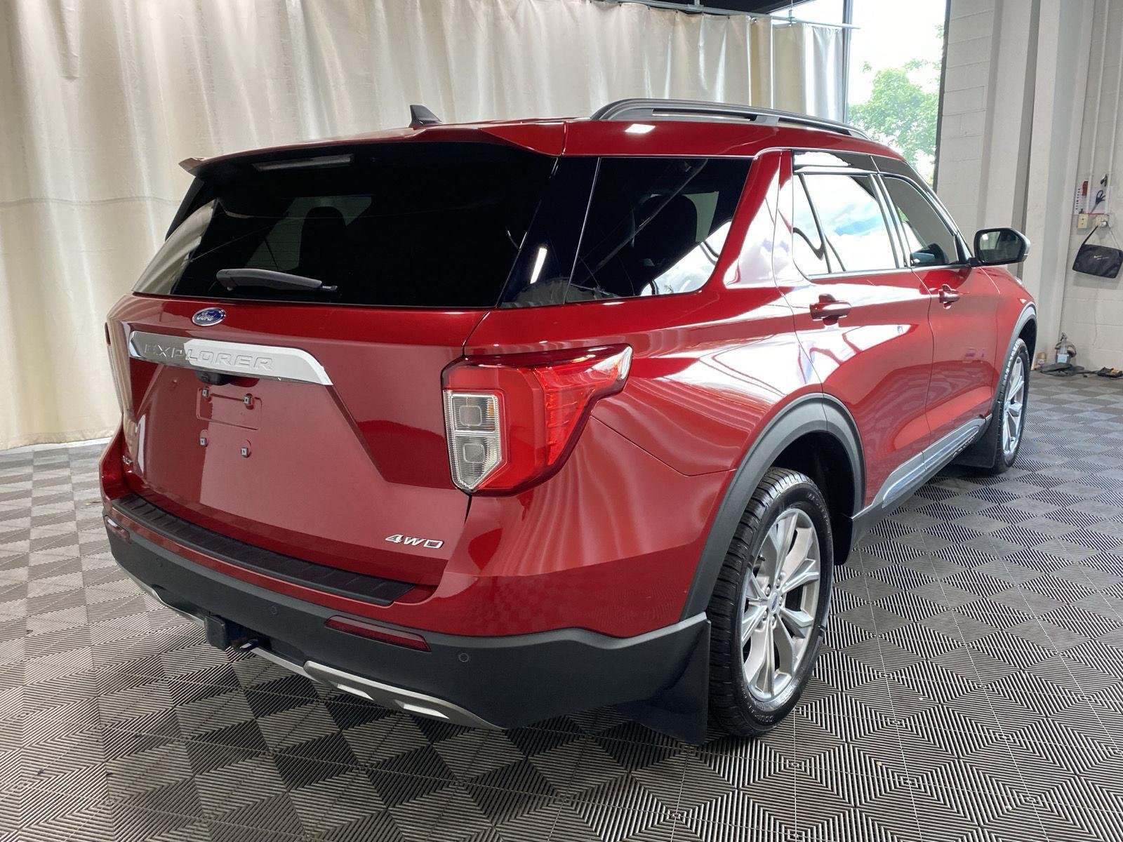 Used 2023 Rapid Red Metallic Tinted Clearcoat Ford XLT image 8