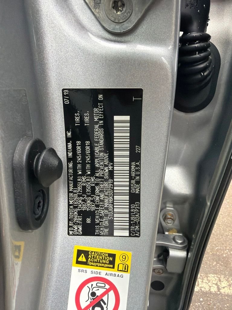 Used 2019 Silver Toyota XLE image 9