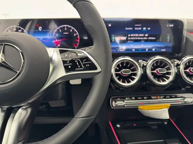 New 2026 Polar White Mercedes-Benz GLA 250 image 23