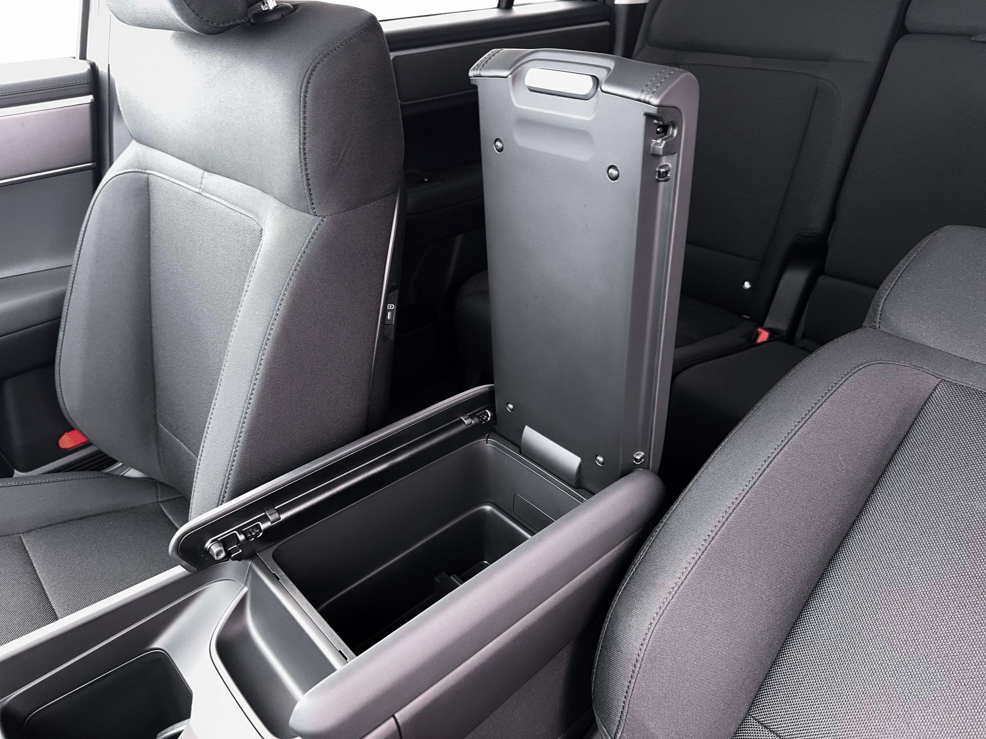 New 2026 Phantom Black Hyundai SE AWD image 18