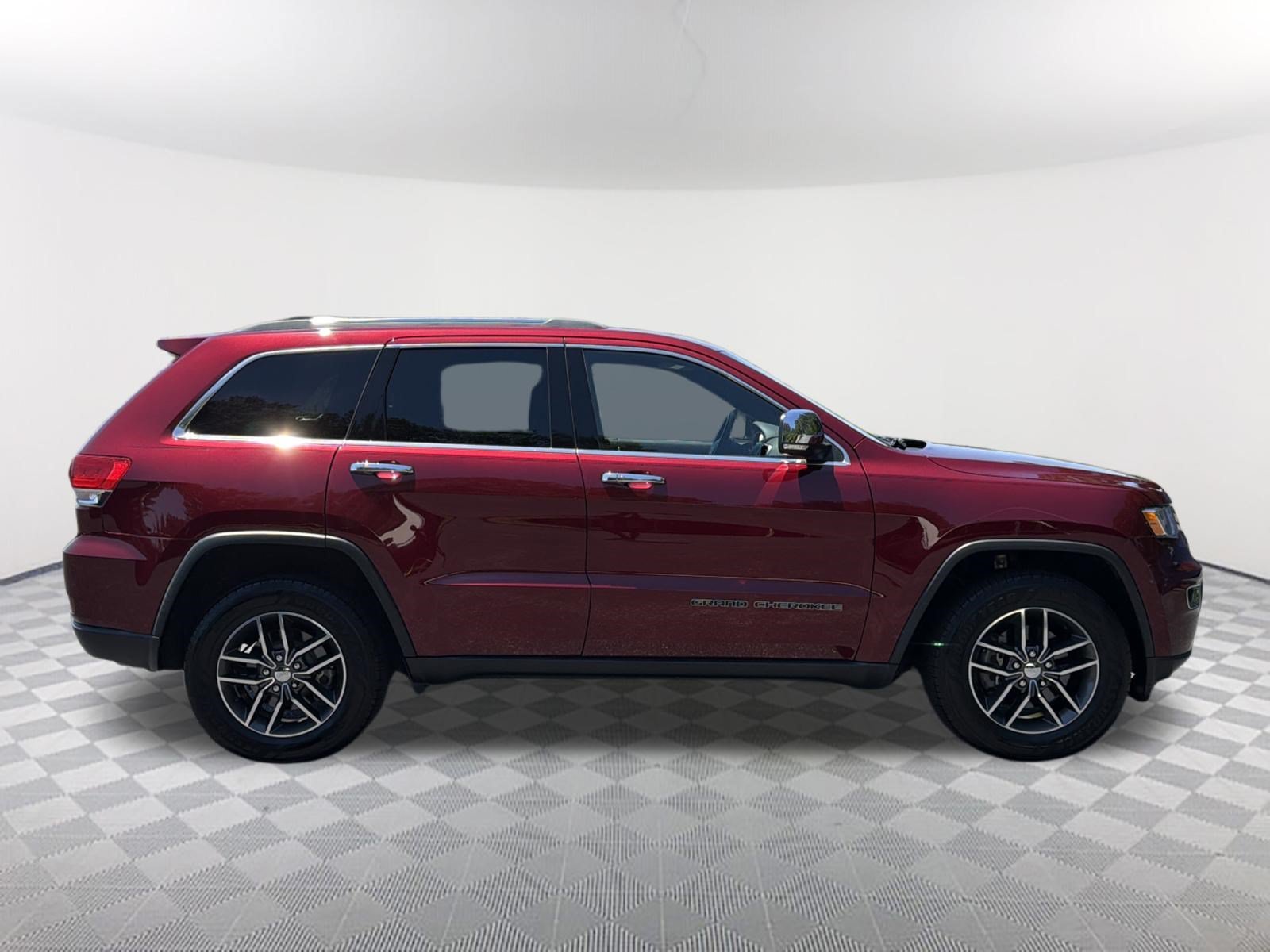 Used 2018 Velvet Red Pearlc Jeep Limited image 4