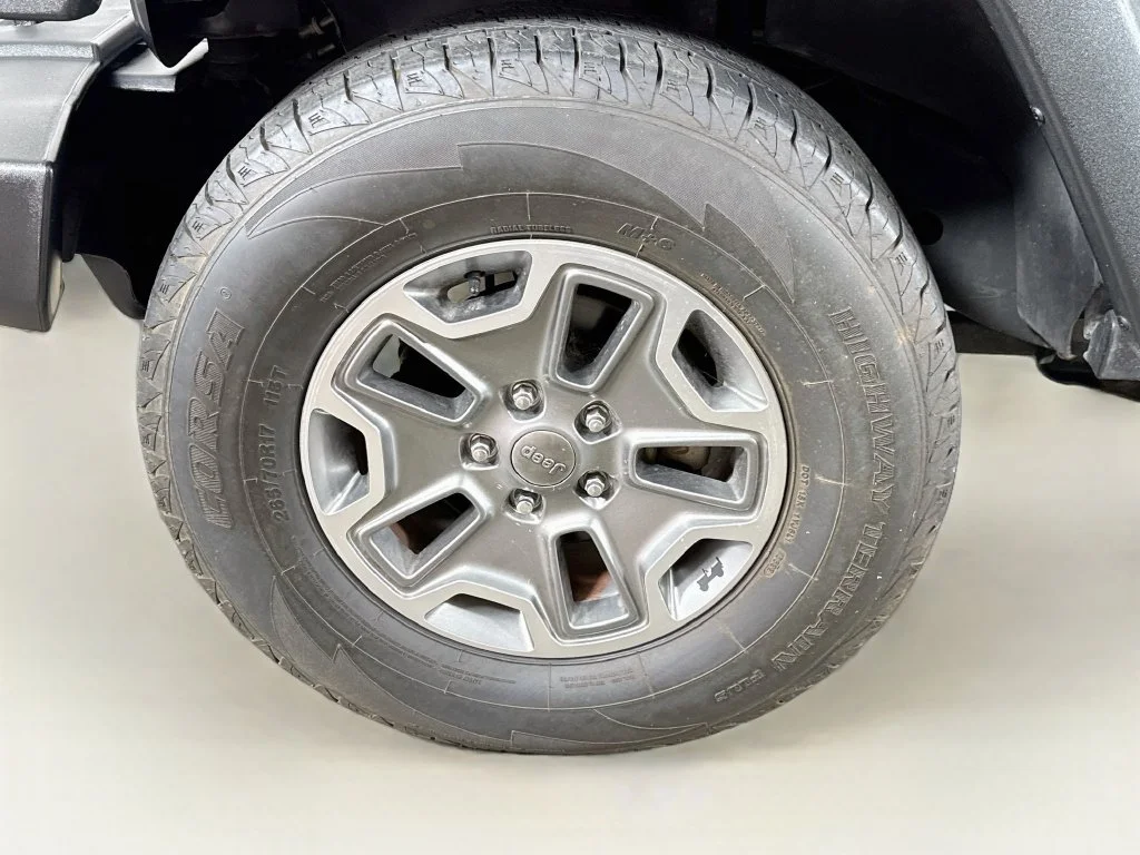 Used 2017 Gray Jeep Unlimited Rubicon image 36