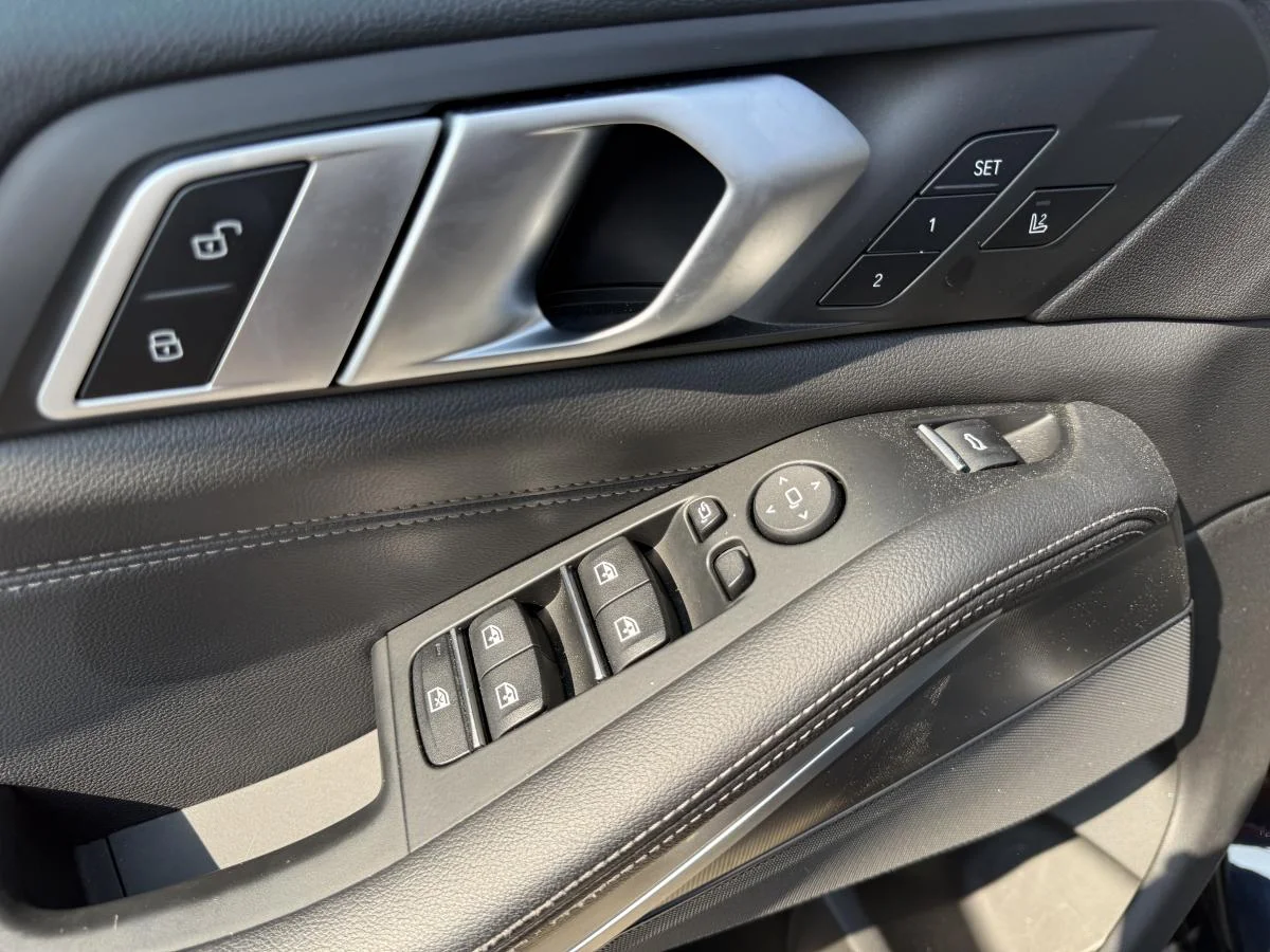 Used 2019 Black BMW xDrive50i Sports Activity Vehicle image 15