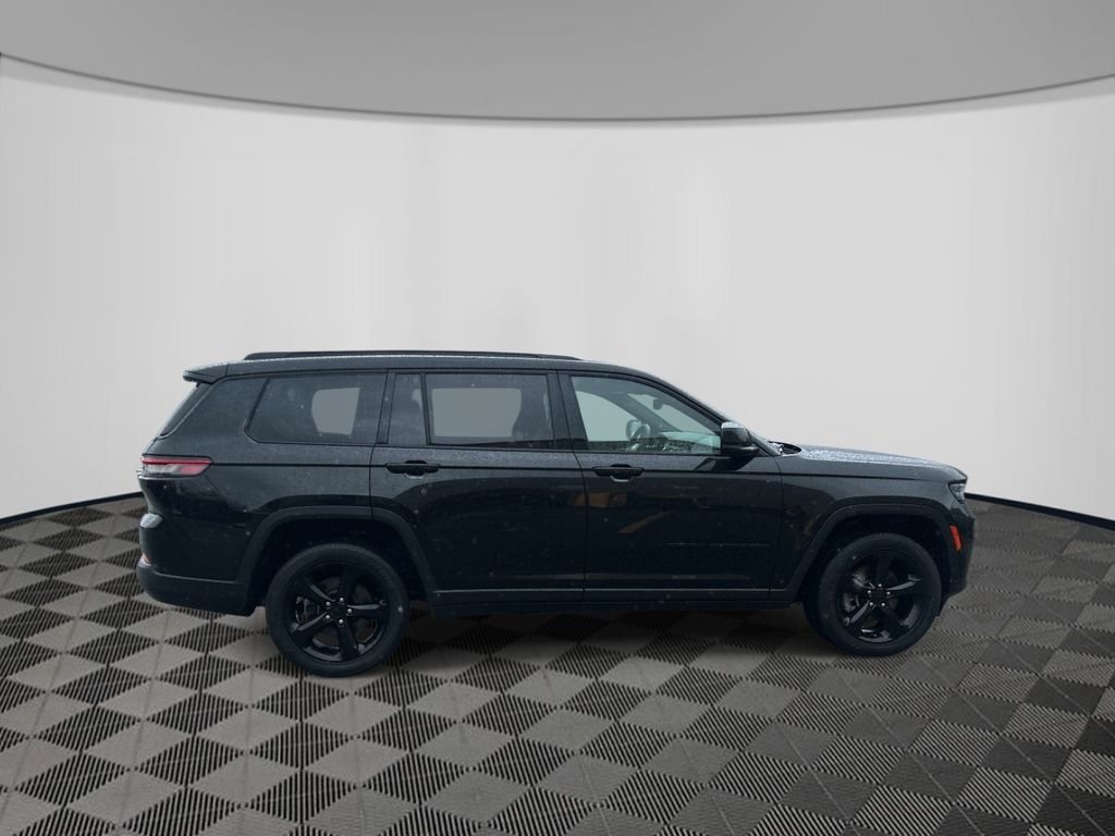 Used 2023 Black Jeep Altitude image 6