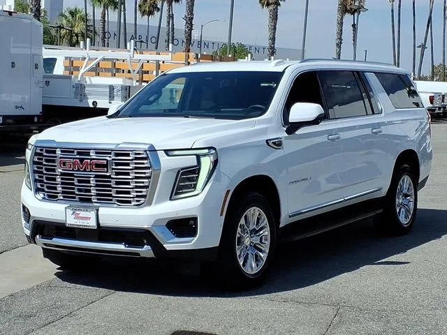 Used 2025 Summit White GMC Denali image 3