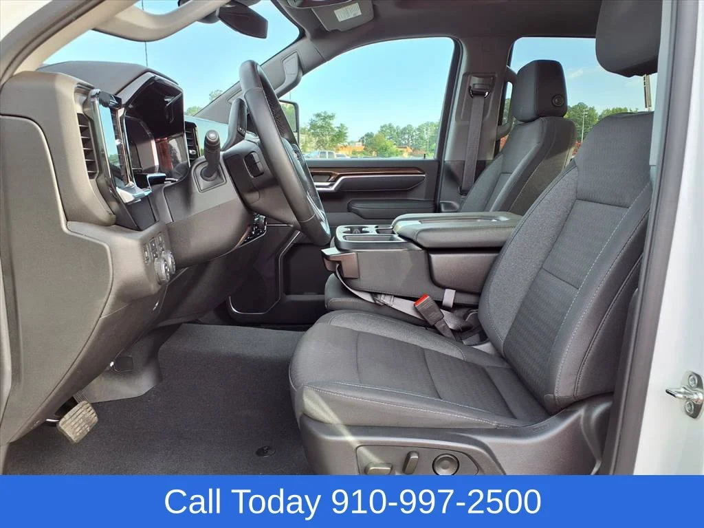 Used 2025 Summit White Chevrolet LT image 9
