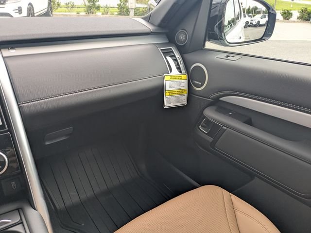 New 2026 Fuji White Land Rover Dynamic SE image 18
