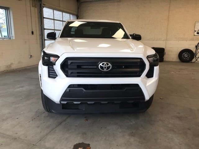 Certified Used 2024 Off-white Toyota SR image 29