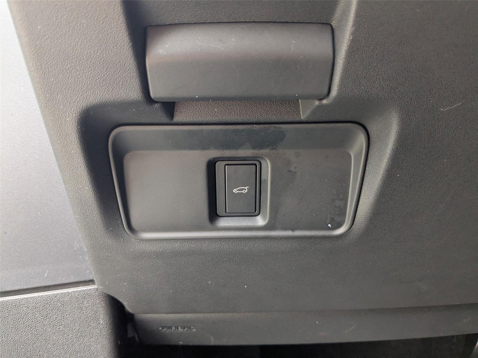 Used 2024 Fuji White Land Rover Core S image 14