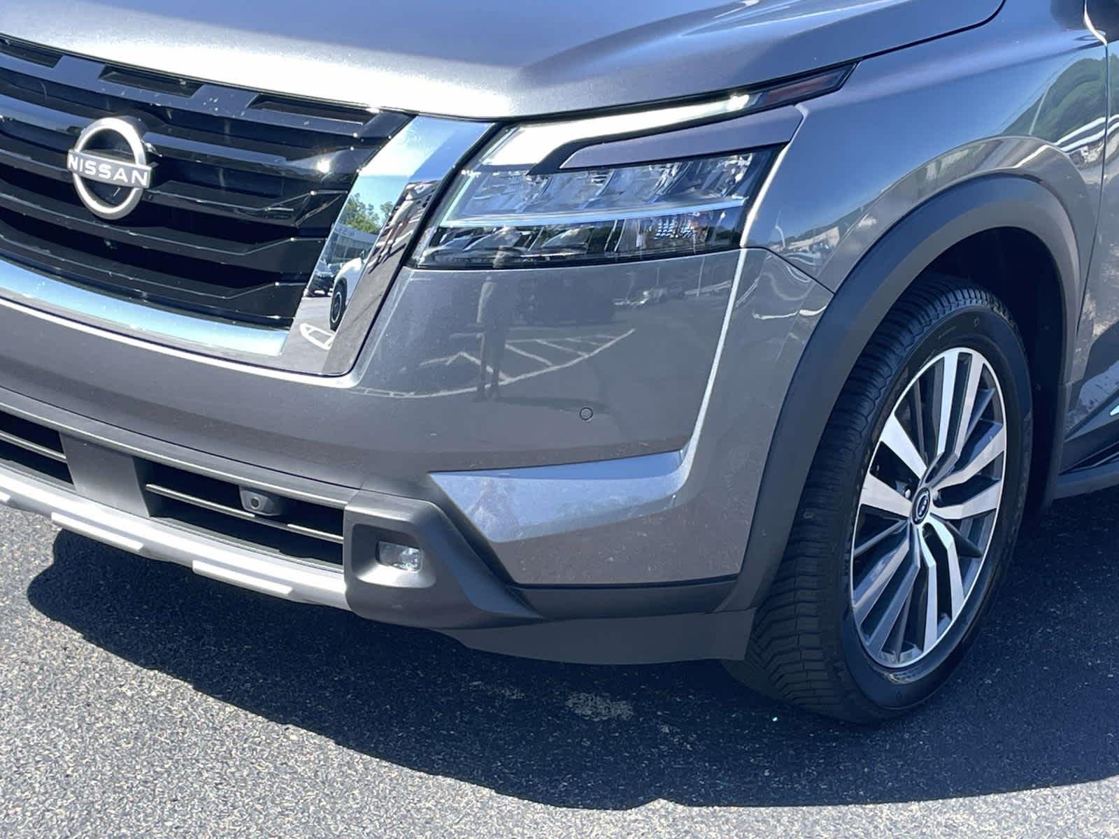 Used 2022 Gun Metallic Nissan Platinum image 18