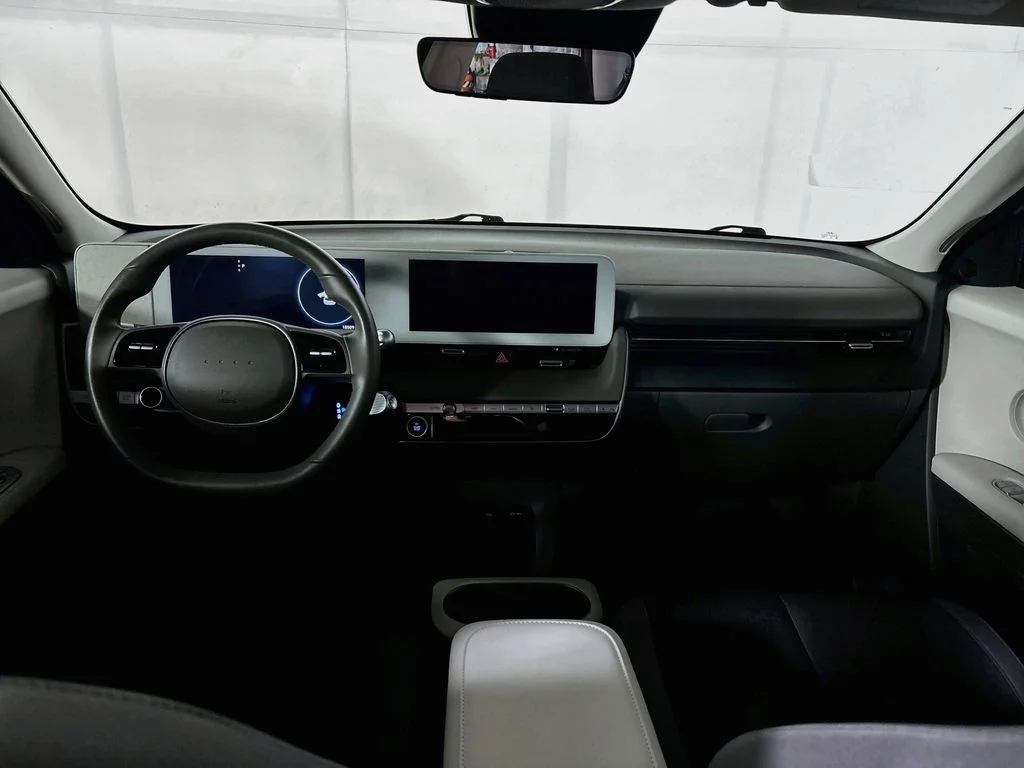 Used 2024 Gold Hyundai SEL image 12