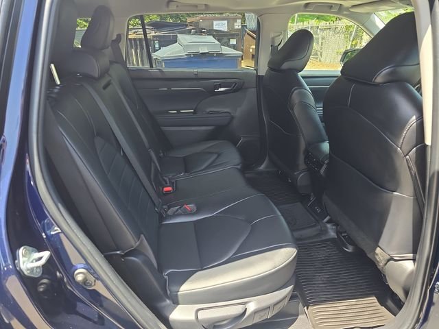 Used 2023  Toyota XLE image 11