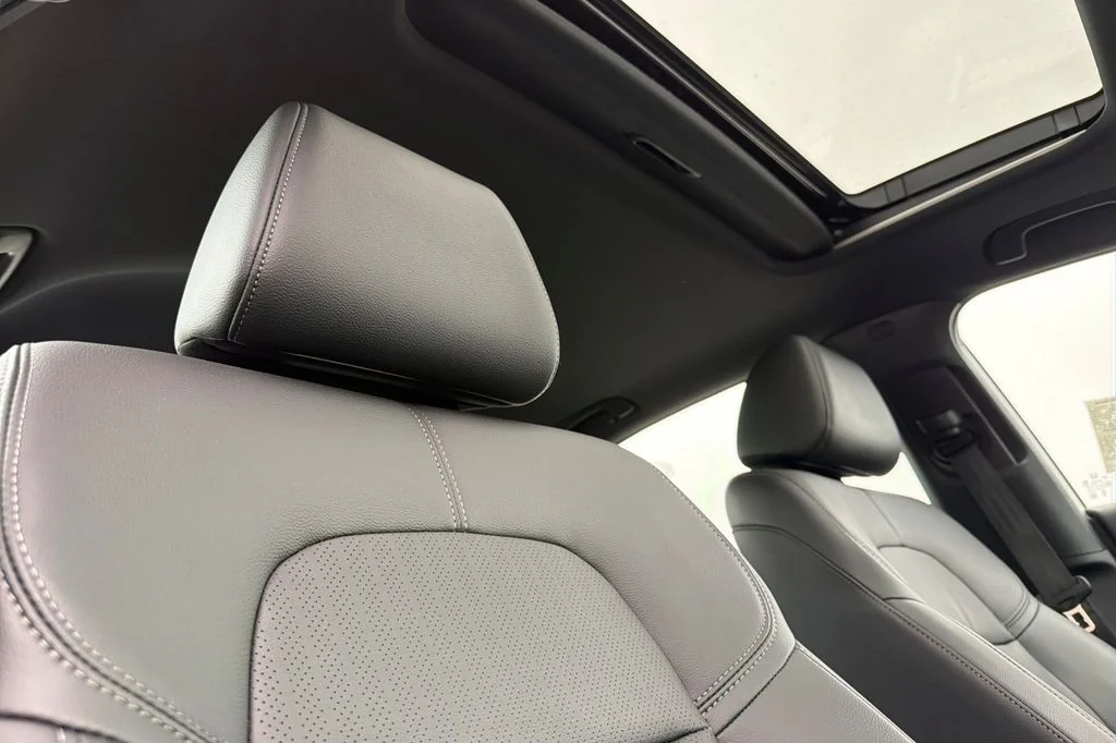 Used 2025 Platinum White Pearl Honda Sport Touring image 20